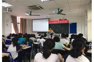 剖析輔導(dǎo)班加盟項(xiàng)目 機(jī)遇與挑戰(zhàn)并存的教育咨詢服務(wù)